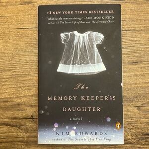 ⭐️4 for 15$⭐️ “The Memory Keeper’s Daughter” book by Kim Edwards
